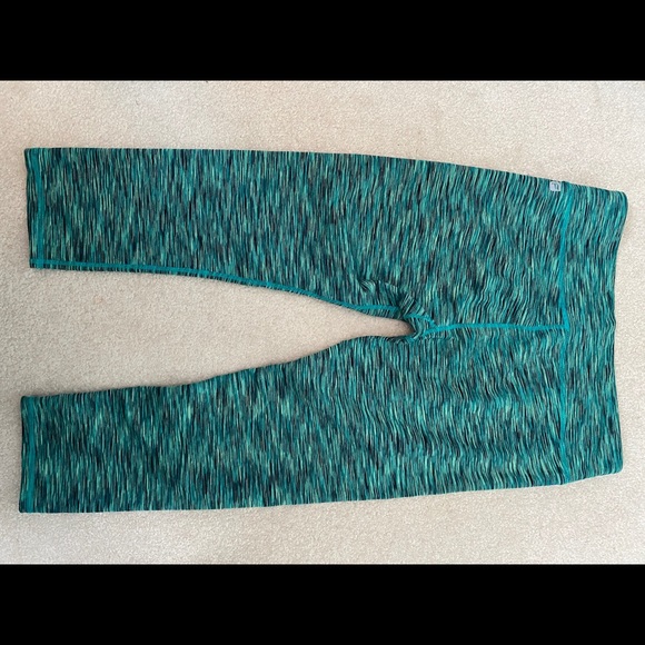 Fabletics Capris - Picture 2 of 2